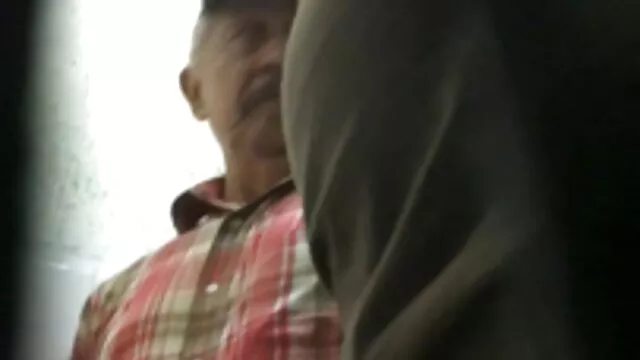 Hatalmas mellű kurva menyecske meglovagolja Johnny xesz film Castle farkát