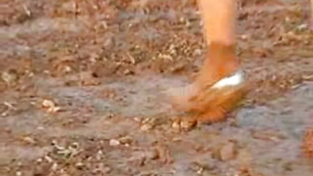 Zsákmányos és buzgó punci video szőke ribanc meg akarja mutatni a farka szopási képességét