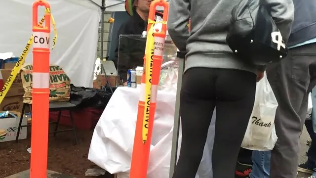 A vonzó és szexi szukák, Monica Sweetheart és Chloe Morgan szopják a faszt maya gold videok