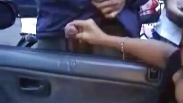A pimasz tetovált kapa, Holly Beth egy forró vérű méneshez csatlakozik pornó filmek ingyen