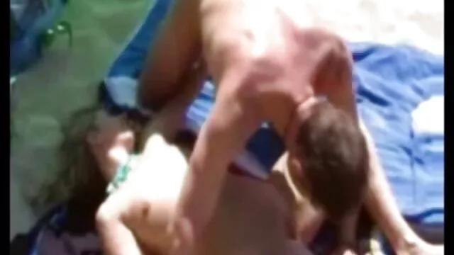 A csúnya érett Tara Holiday piszkos szexet élvez mostohafiával pornó filmek