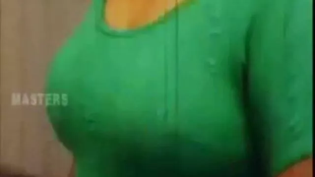 Ez a tökéletes szégyenlős vörös szüzesség elvesztése video hajú lány fehér farkason lovagol