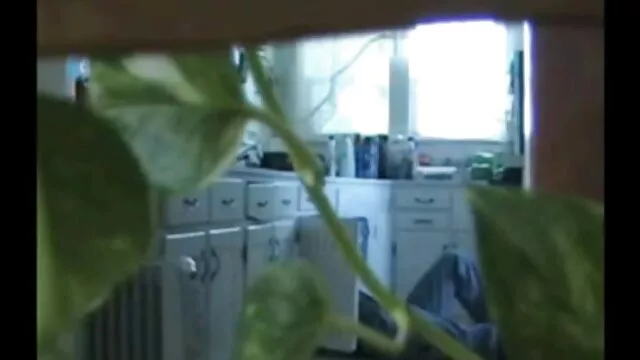 Félelmetes anális fasz a házi szex videók sötét hajú transzszexuálissal és a haverjával