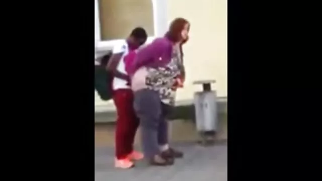 A kanos szőke testvér sex videók csaj Sarah maszturbál, miután levette a bugyit