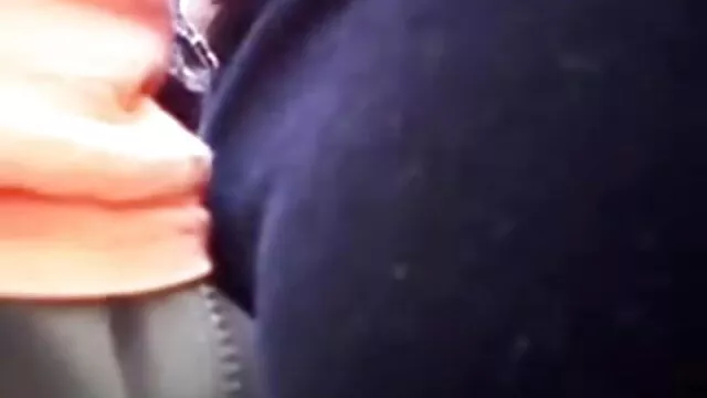 A képzett masszőr tudja, hogyan kell kielégíteni Belinda szexuális vonzerejét megdugta