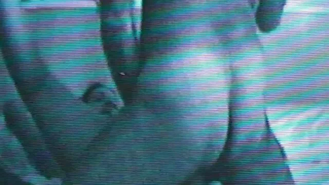 Rugalmas, tetovált punk GF-nek megnyalják a punciját, miután lovagolt szőrös pina video a webkamerán
