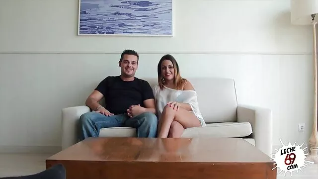 A göndör, sötét pornó videó letöltés és gesztenyebarna szőrű Latina szukák nagy farkukkal osztoznak szép BJ-ért