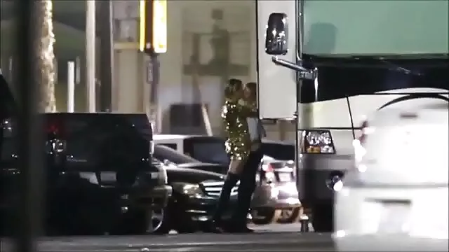 Halmozott fekete hajú menyecske terhes szexvideo fiatal rendőr óriási kakasán lovagol mohón