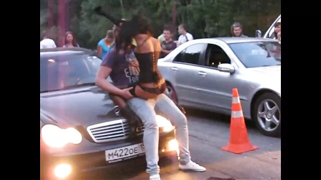 Fehér online szex videok brutális stud doggy fucks buja ázsiai szuka szabadban