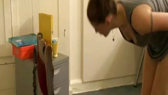 Jól rakott bombázó Puma szex videók pornó Swede, aki Keiran Lee hosszú shlongjának könyörög