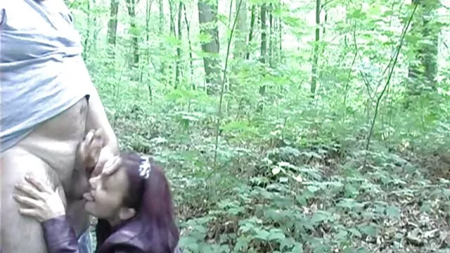 A amatör sex filmek ingyen perverz és szexi barnák Ela Darling és Ryan Ryans