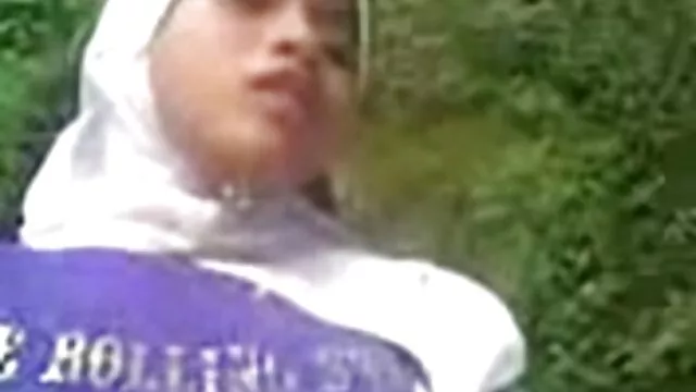 Tágas mellű felnöt videok Eva Karera piszkosul szar a tükör előtt