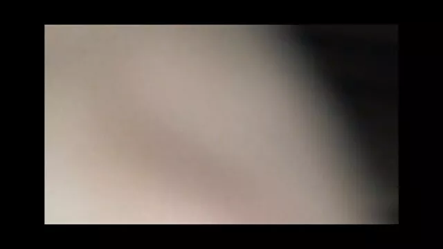 A pénzért sex video zsákmányos, sötét hajú szukát, James Deent keményen megverik