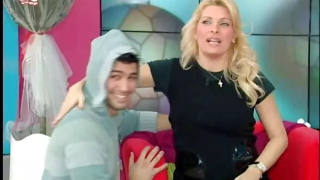 Jó alakú ébenfa ribanc lovaglás nagy fehér nagy fasz video fasz fordított cowgirl pózban
