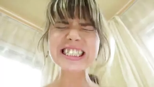 Hussy csaj Riley Brooks lesz neki punci fúrt és végbélnyílás csisztu zsuzsa sex video ujját szar