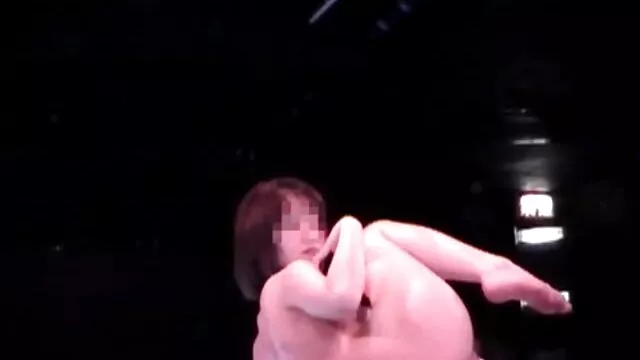 Buxom szőke szexbomba Alyssa Lynn punci pumpa video kemény BJ-t mutatott be fiatal lányának