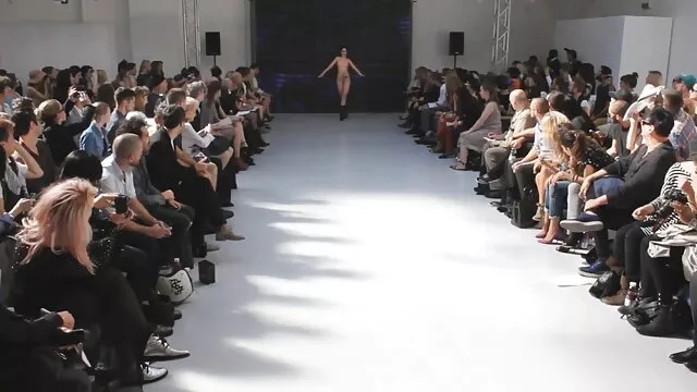 A kanos, pormo videok nagy mellű szuka barátnője megnyalta a punciját