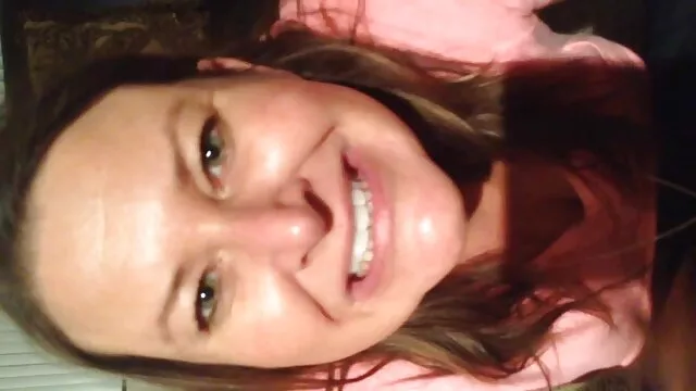 Nagy fenekű szőke, aki fel-le emeli magát a nagy magyarsex videok fekete kakason