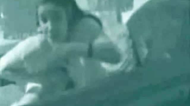 A kürtőrült mester féllótuszpózban ülő szőkeséget megszívatja a farkát anyu masztizik