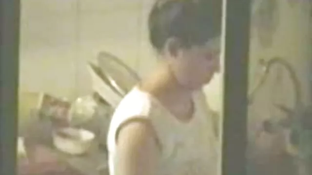 A lédús menyecske masszív húsrudat mohón ingyen porno video szívja