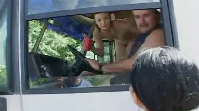 Kibaszott barna csaj kap neki puncit kanalazva pina videók misszionárius pozícióban