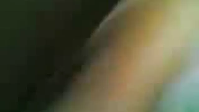Busty barna perverz videok dögös, Bailey Brooks cicáját oldalra pózban nyújtja