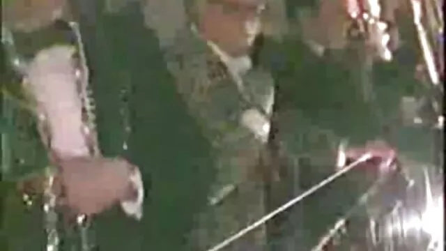 Az ízletes szerszám fújása után grupen szex videok a bájos sarkú barna szőrös punciját szúrja meg