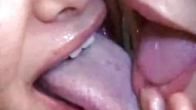 Hamis pisilős sex tittied menyecske gets neki rózsaszínes punci szar kutyus pozícióban