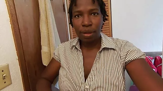 Lehetetlenül szexi, eröszakos szex videok egzotikus csaj gőzös, orális pornót készít vele, fehér fickóval, fürdőben