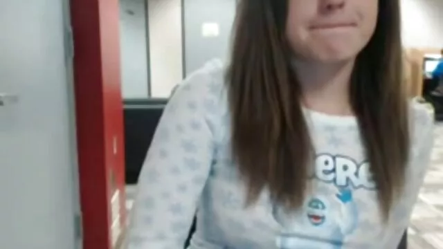 A masszőr megolajozza egy szőke sex porno videok ingyen tini gyönyörű testét