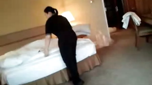 A perverz zsákmányszerző lányok kezelik a szőke leszbi szex videók vizes köcsögét a forró rabság alatt