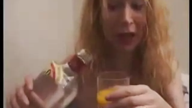 Az izgatott orosz bokorszuka, Tanata kutyus stílusban ütődik anya fia sex videók