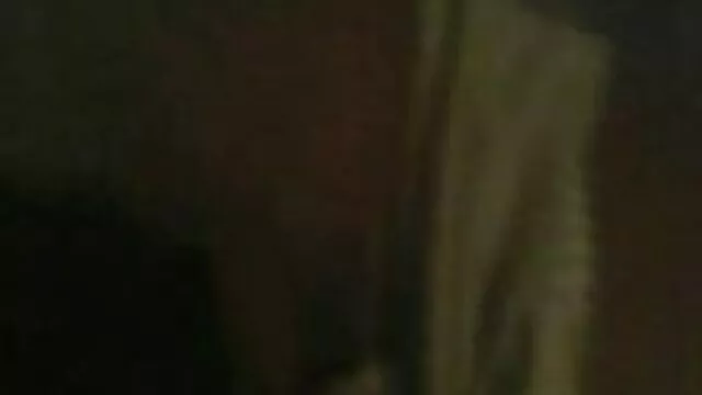 Az egy csésze kávéra meghívott srác megrázkódott, amikor meglátta a élő chat érett ciciket.