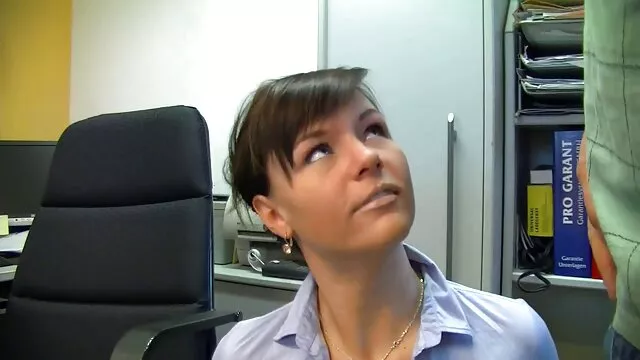 A szomjas tini Tiffany Watson nem tud ellenállni, lezbi porno videok hogy megszívja mostohaapa nagy farkát